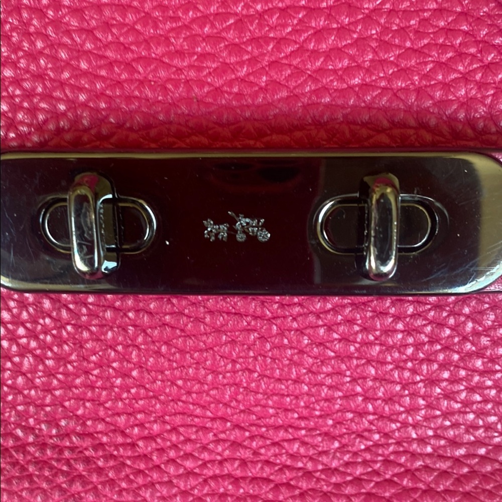 Gorgeous Coach Pink Leather Handbag - Picture 2 of 8